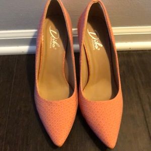 Pink textured pointed toe heels
